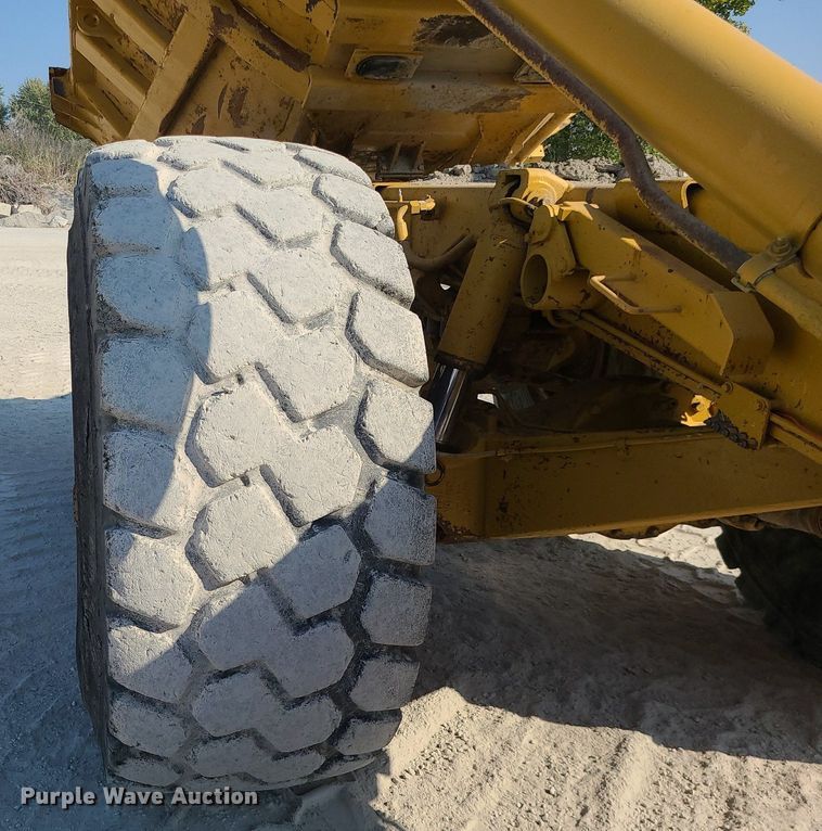 image for item MJ9421 1996 Caterpillar D400D haul truck