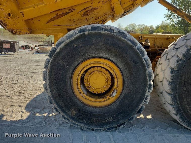 image for item MJ9421 1996 Caterpillar D400D haul truck