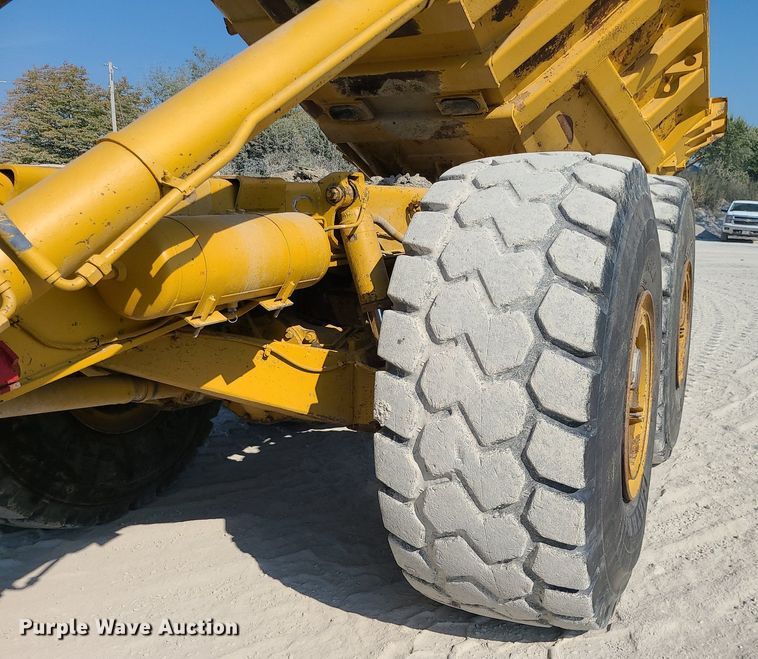 image for item MJ9421 1996 Caterpillar D400D haul truck