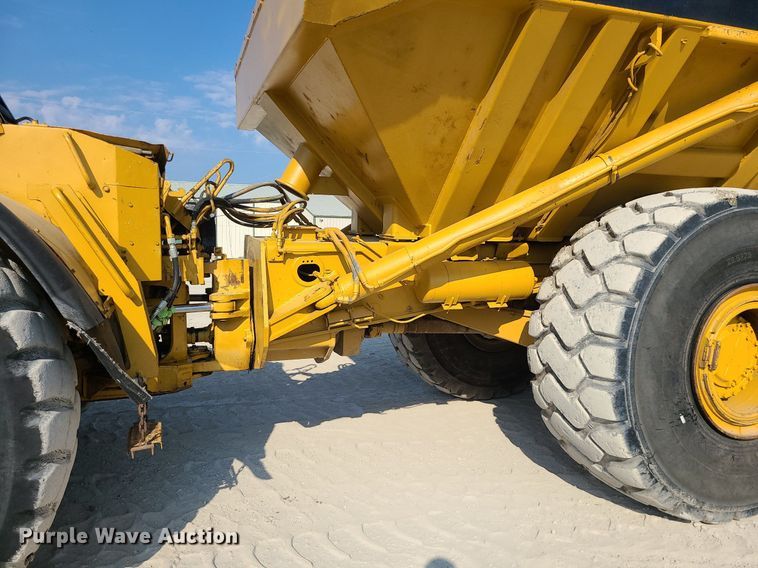 image for item MJ9422 1996 Caterpillar  D400D haul truck