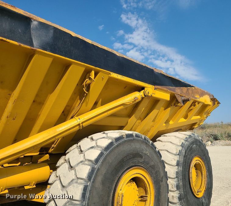 image for item MJ9422 1996 Caterpillar  D400D haul truck