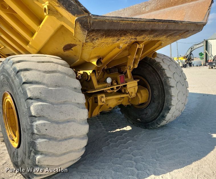 image for item MJ9422 1996 Caterpillar  D400D haul truck