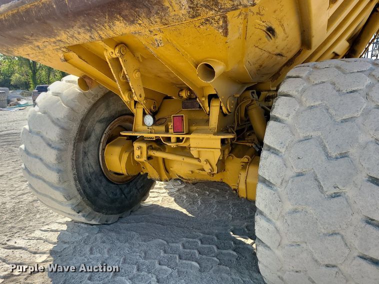 image for item MJ9422 1996 Caterpillar  D400D haul truck