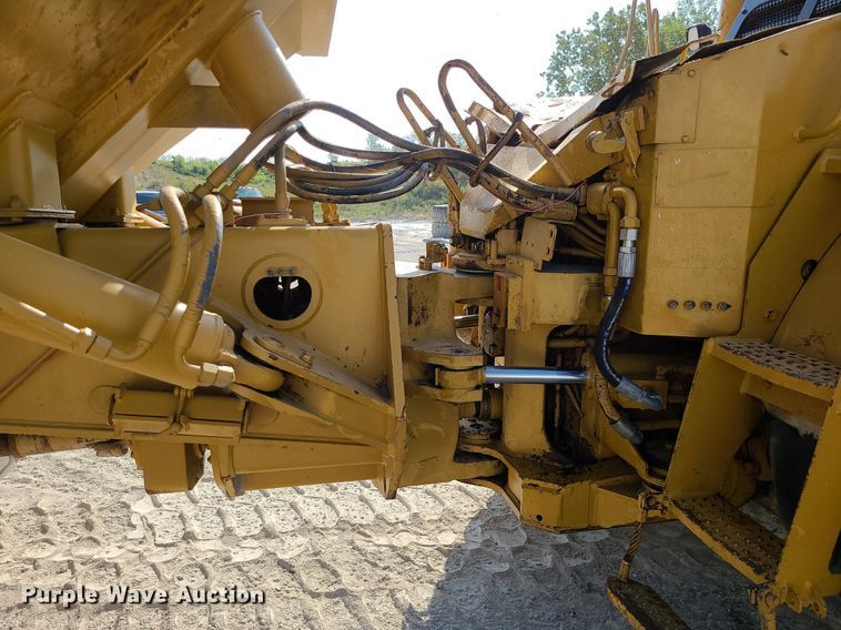 image for item MJ9422 1996 Caterpillar  D400D haul truck