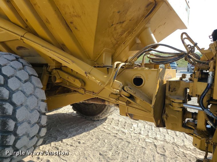 image for item MJ9422 1996 Caterpillar  D400D haul truck