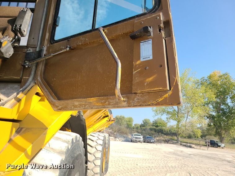 image for item MJ9422 1996 Caterpillar  D400D haul truck