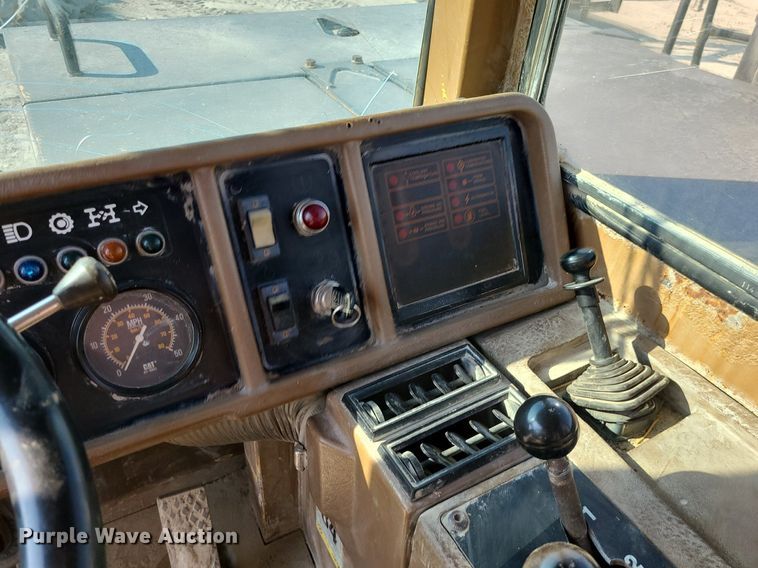 image for item MJ9422 1996 Caterpillar  D400D haul truck