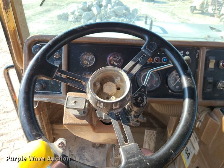 image for item MJ9422 1996 Caterpillar  D400D haul truck