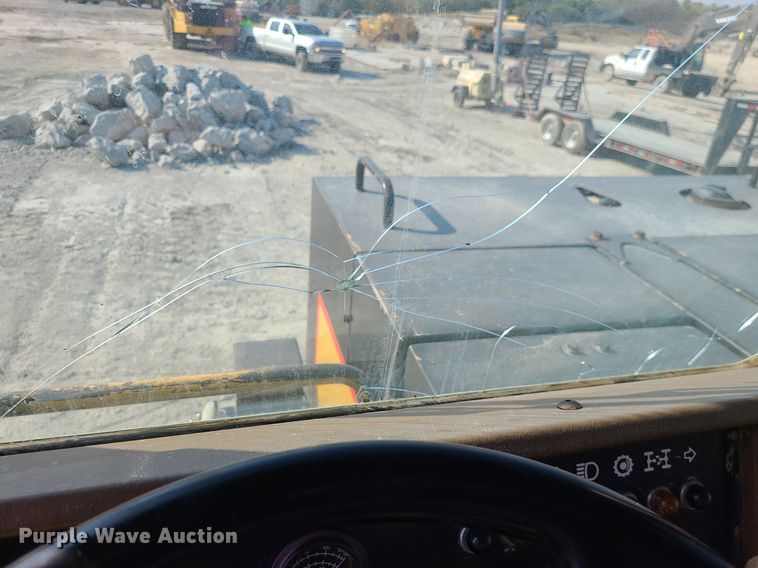 image for item MJ9422 1996 Caterpillar  D400D haul truck