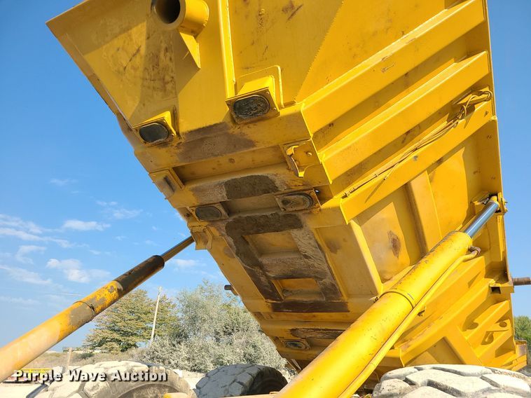 image for item MJ9422 1996 Caterpillar  D400D haul truck