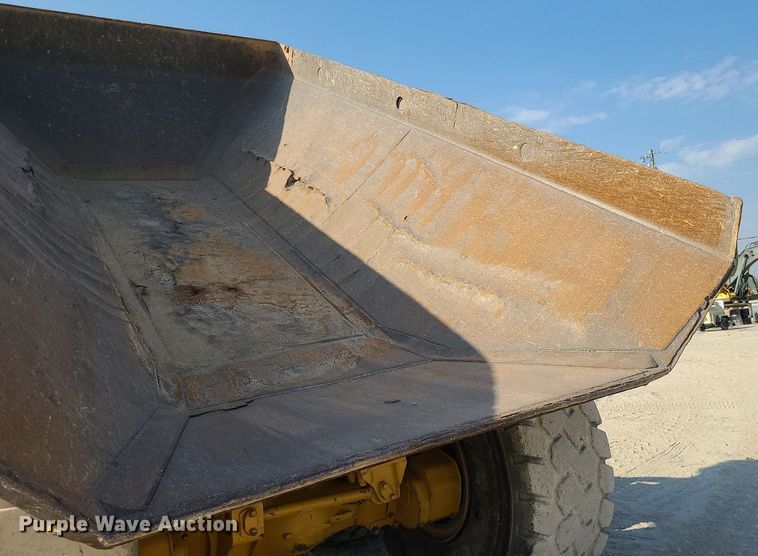 image for item MJ9422 1996 Caterpillar  D400D haul truck