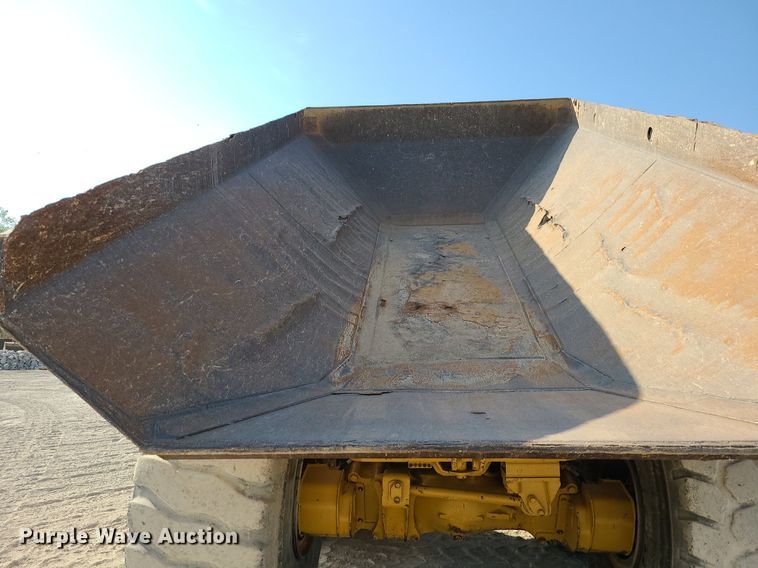image for item MJ9422 1996 Caterpillar  D400D haul truck