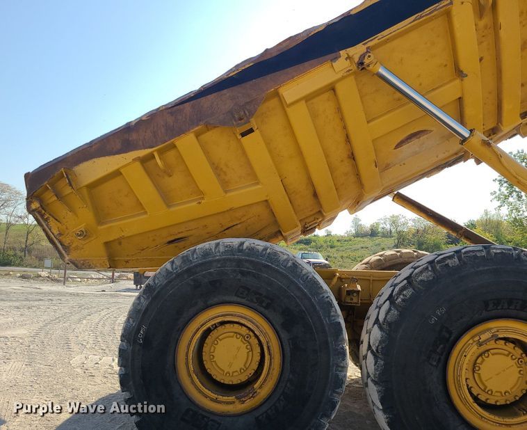 image for item MJ9422 1996 Caterpillar  D400D haul truck