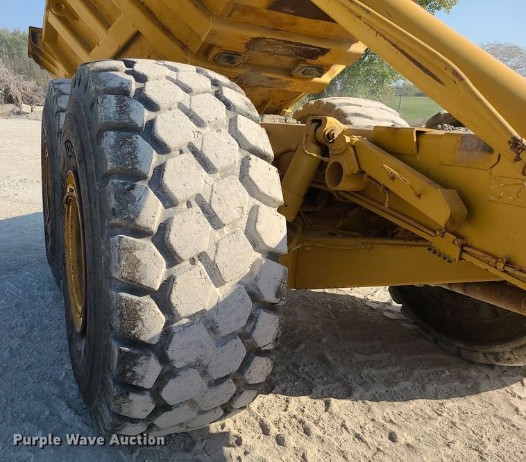 image for item MJ9422 1996 Caterpillar  D400D haul truck