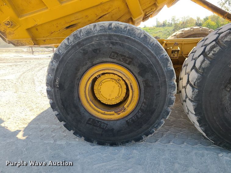 image for item MJ9422 1996 Caterpillar  D400D haul truck