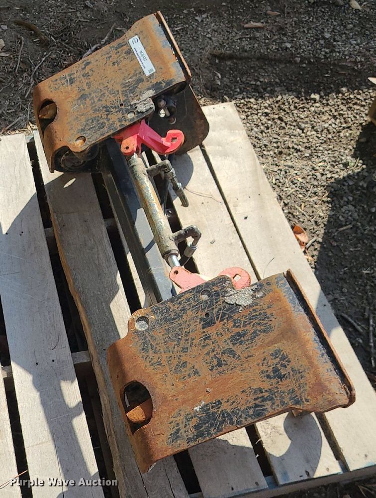 image for item MJ9432 Skid steer quick attachment