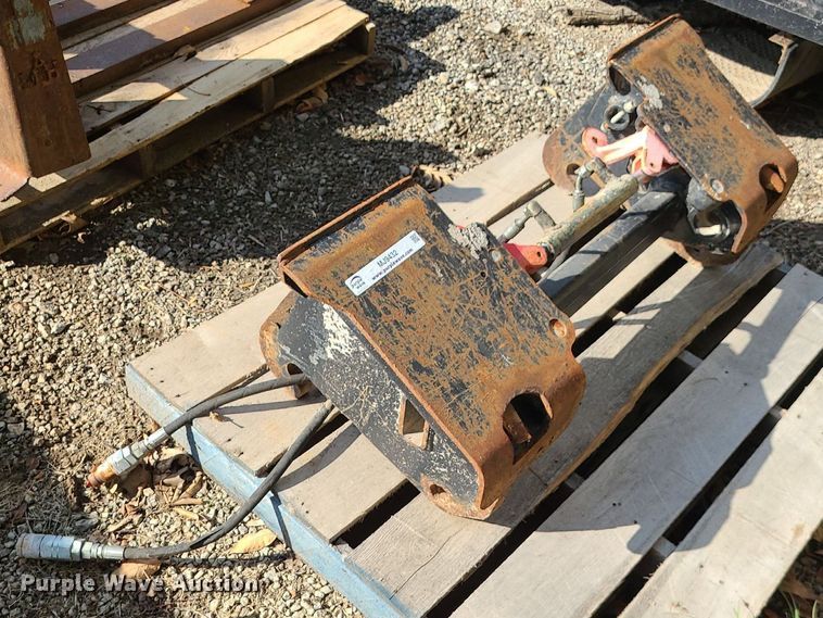 image for item MJ9432 Skid steer quick attachment