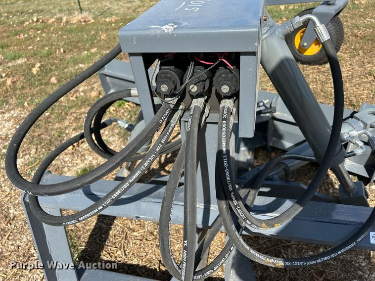 image for item MO9052 Skid steer grader