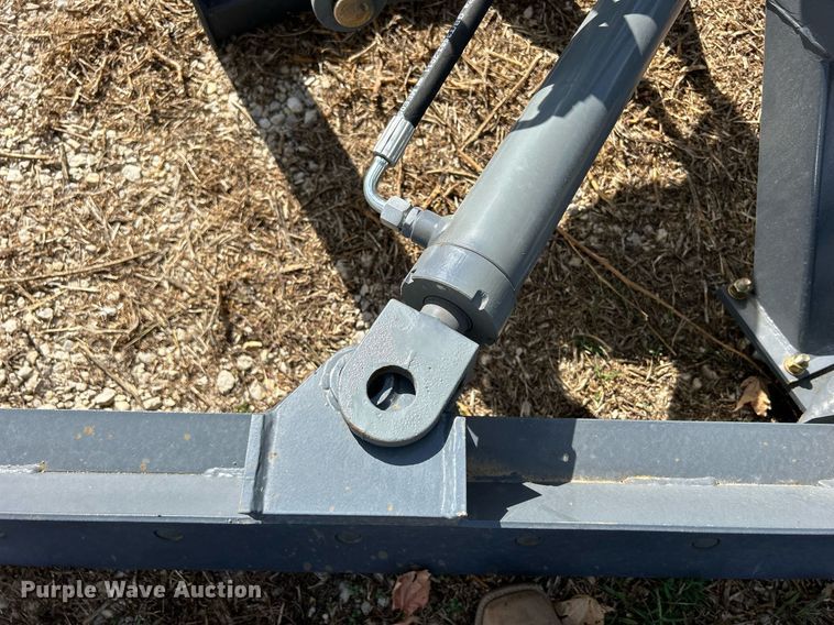 image for item MO9052 Skid steer grader