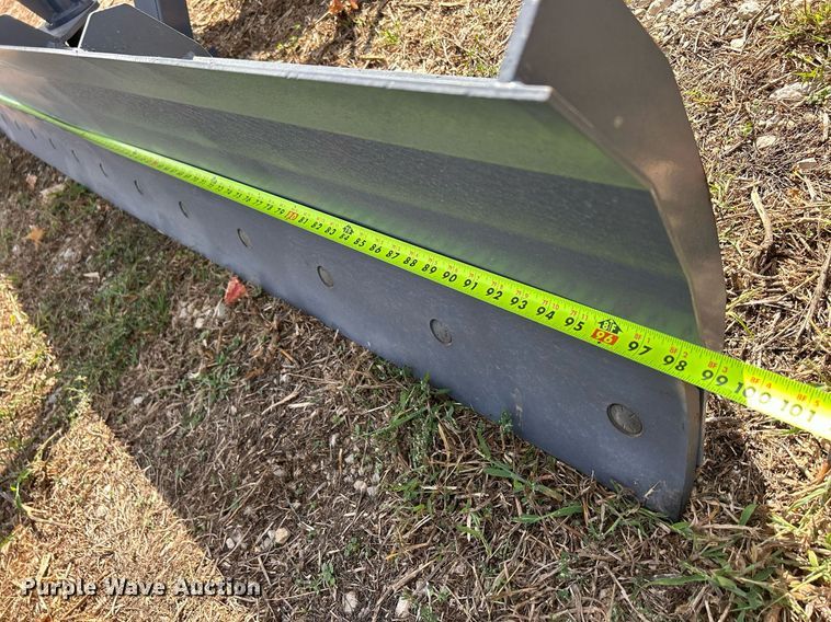 image for item MO9052 Skid steer grader