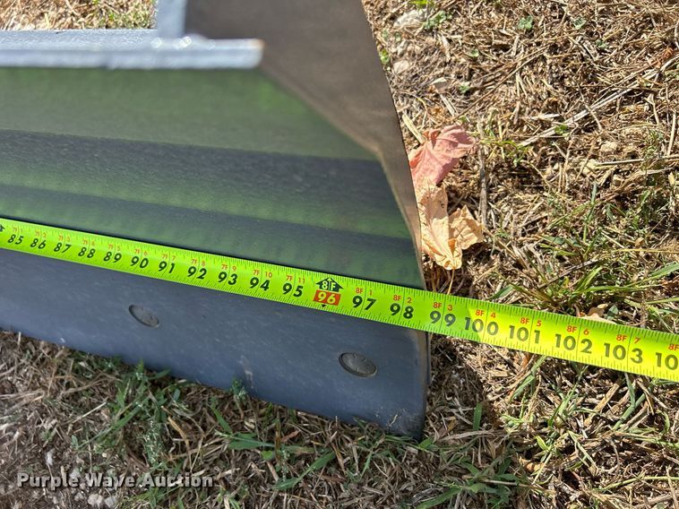 image for item MO9052 Skid steer grader