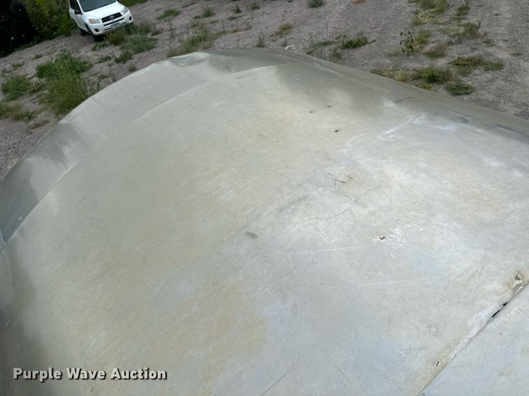 image for item MQ9400 1990 Ford F700  water truck