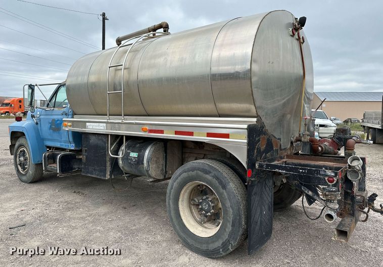 image for item MQ9400 1990 Ford F700  water truck