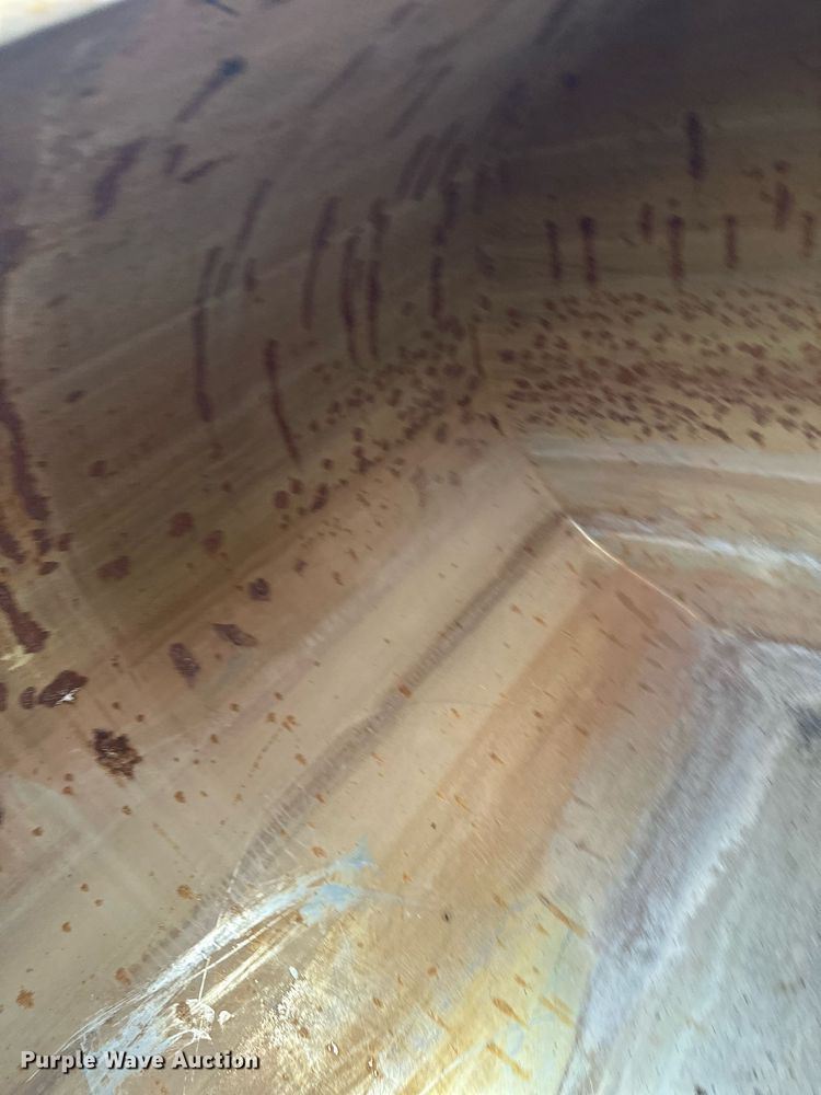 image for item MQ9400 1990 Ford F700  water truck