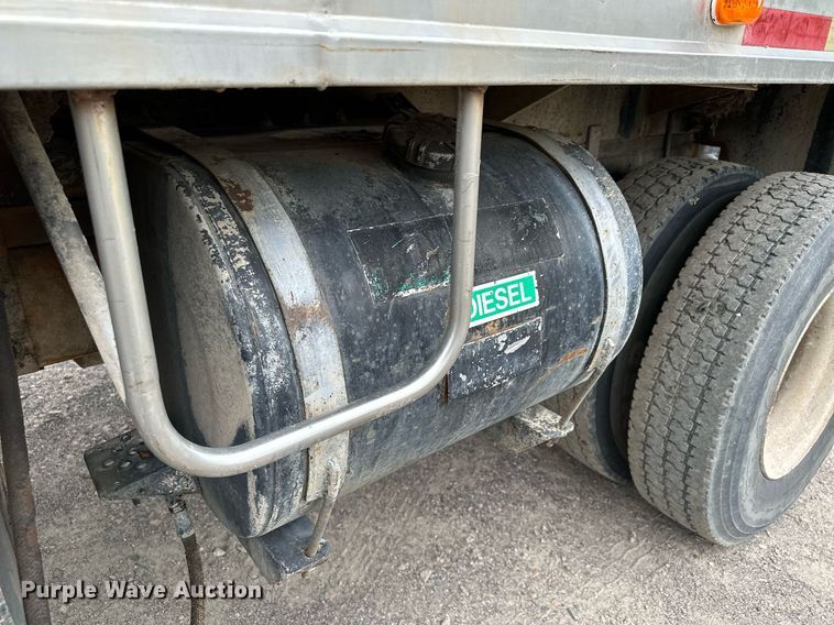 image for item MQ9400 1990 Ford F700  water truck