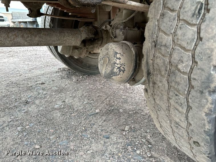 image for item MQ9400 1990 Ford F700  water truck