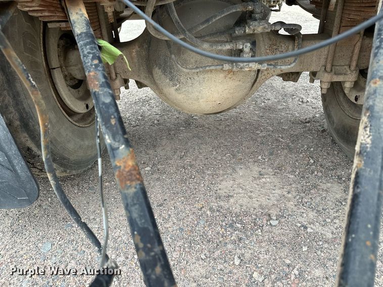 image for item MQ9400 1990 Ford F700  water truck