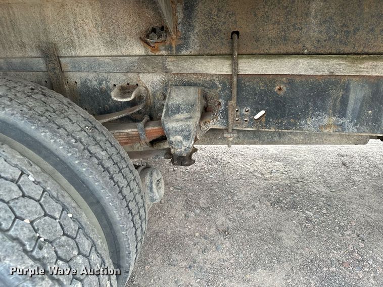 image for item MQ9400 1990 Ford F700  water truck