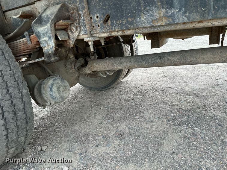 image for item MQ9400 1990 Ford F700  water truck