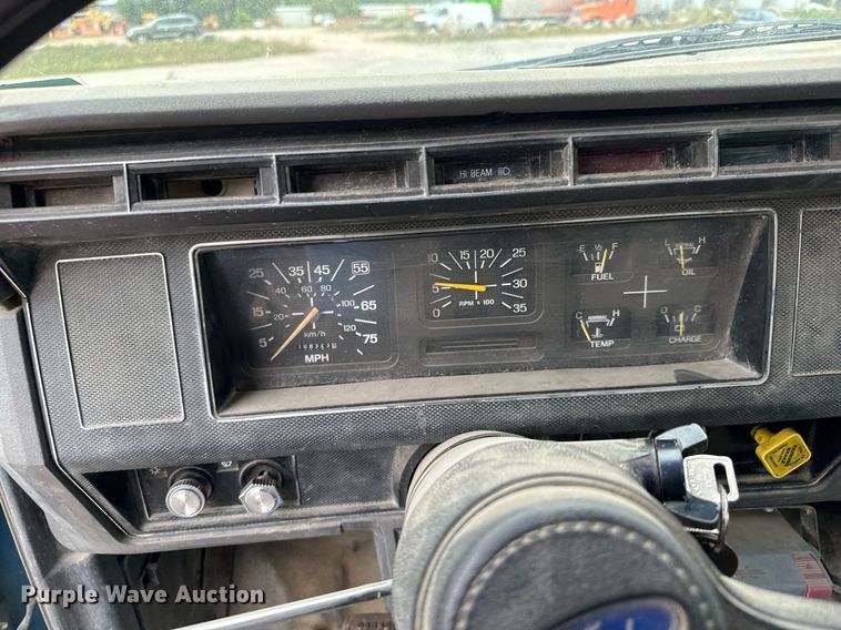 image for item MQ9400 1990 Ford F700  water truck