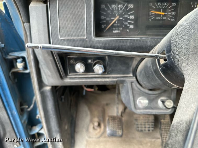 image for item MQ9400 1990 Ford F700  water truck