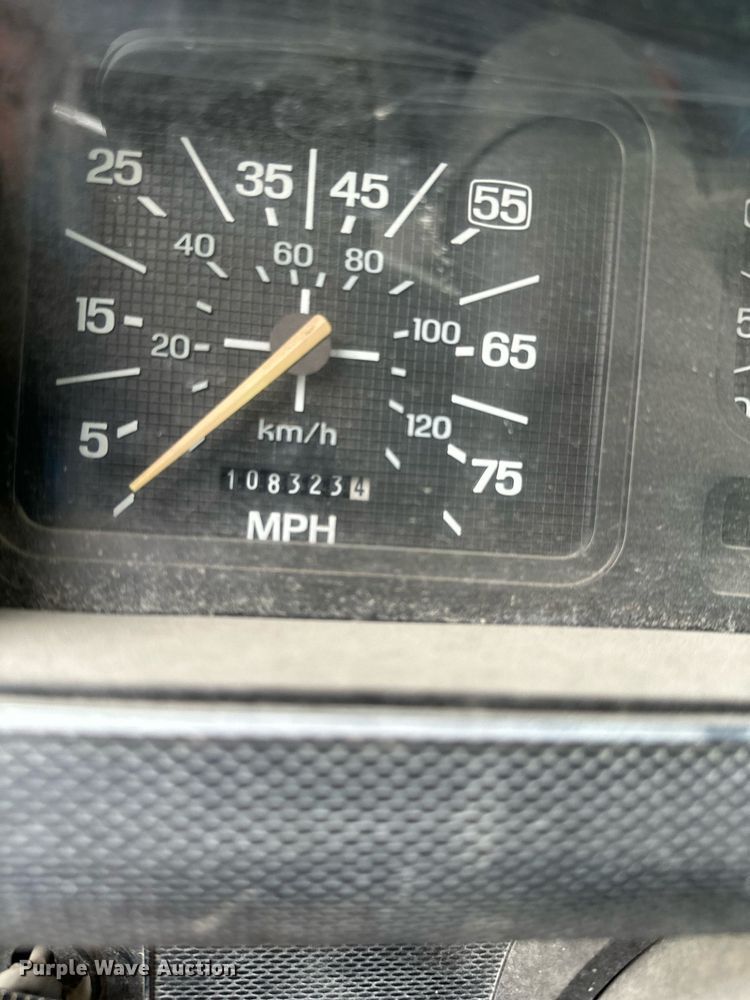 image for item MQ9400 1990 Ford F700  water truck