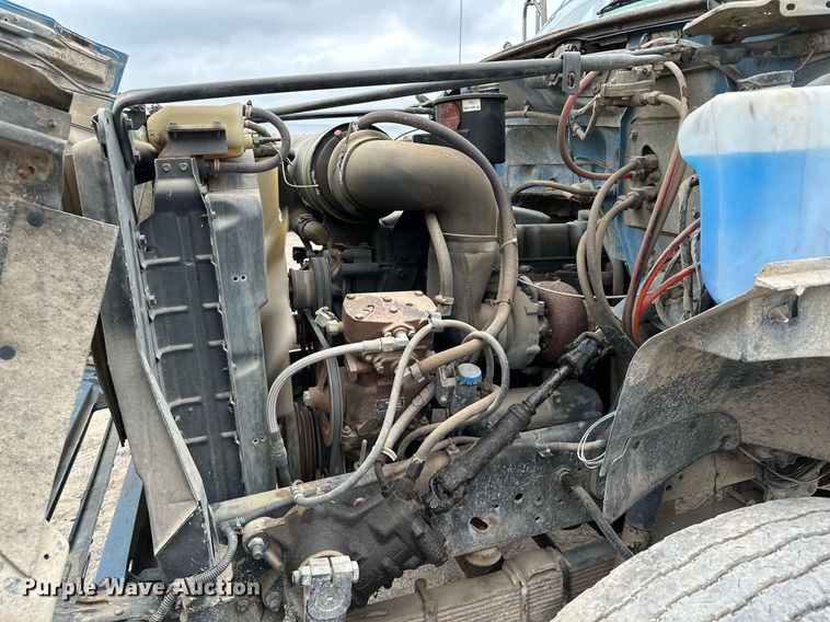 image for item MQ9400 1990 Ford F700  water truck