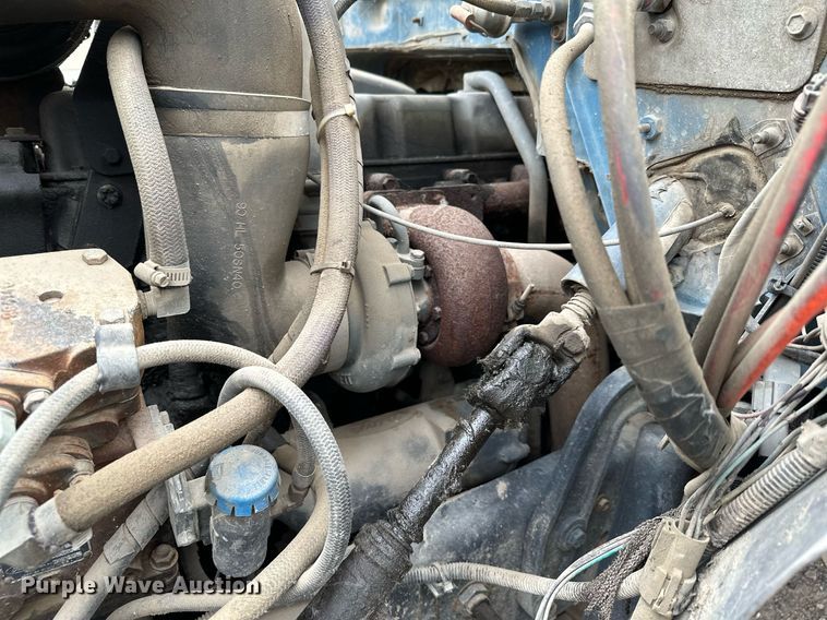 image for item MQ9400 1990 Ford F700  water truck