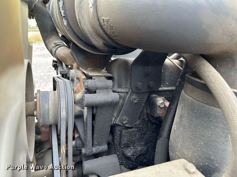 image for item MQ9400 1990 Ford F700  water truck