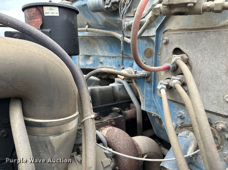 image for item MQ9400 1990 Ford F700  water truck