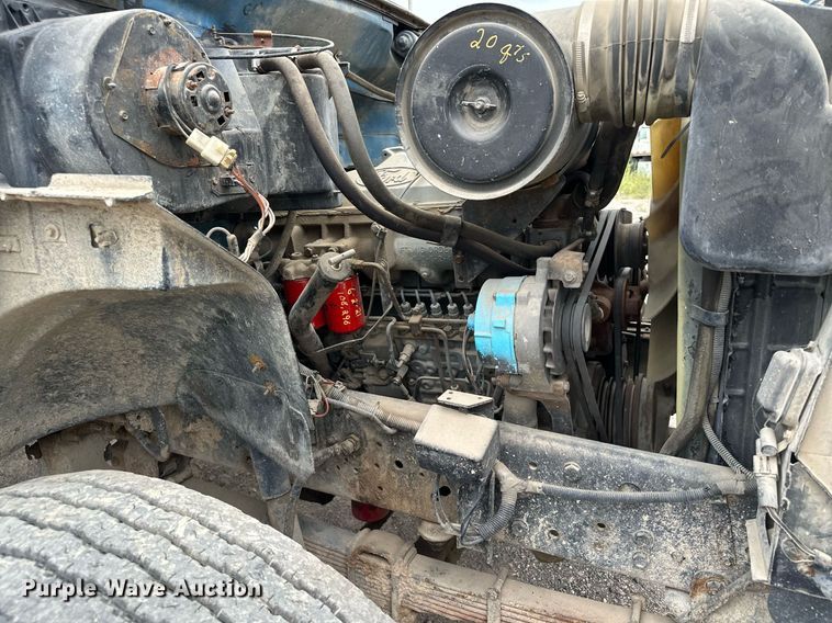 image for item MQ9400 1990 Ford F700  water truck