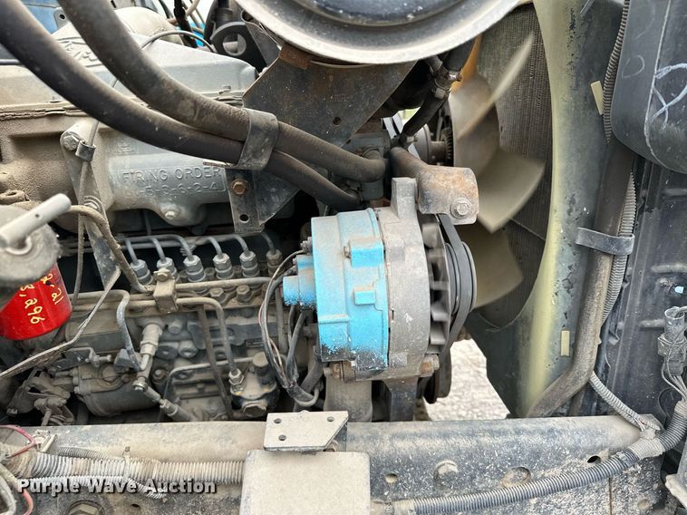 image for item MQ9400 1990 Ford F700  water truck