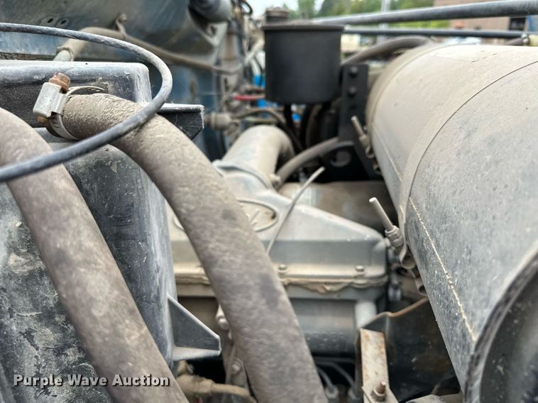 image for item MQ9400 1990 Ford F700  water truck