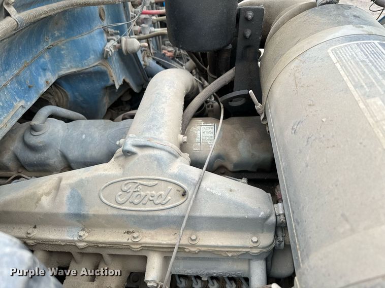 image for item MQ9400 1990 Ford F700  water truck