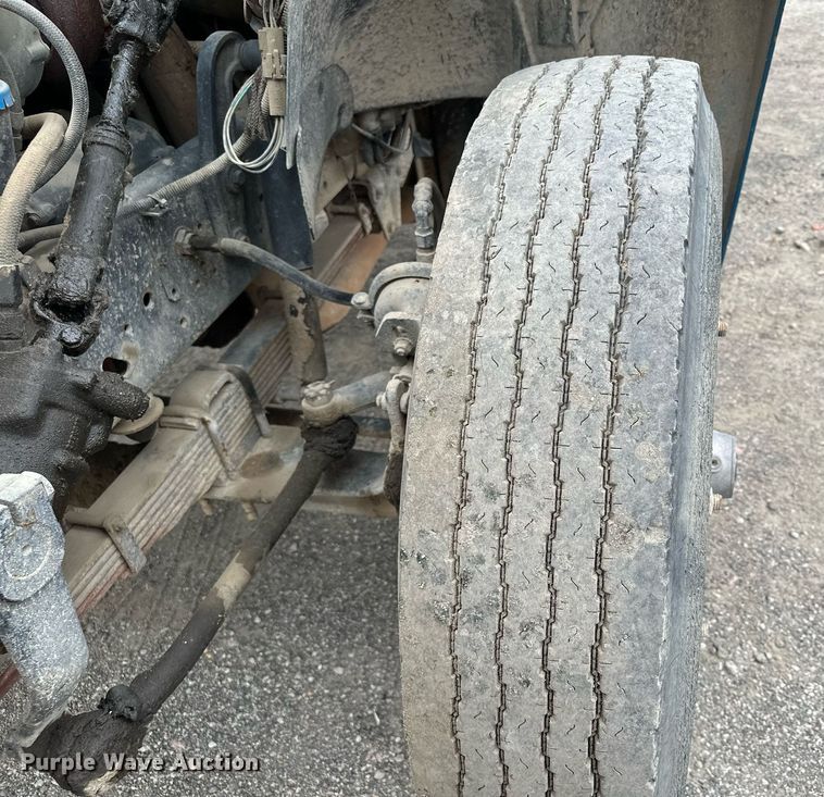 image for item MQ9400 1990 Ford F700  water truck