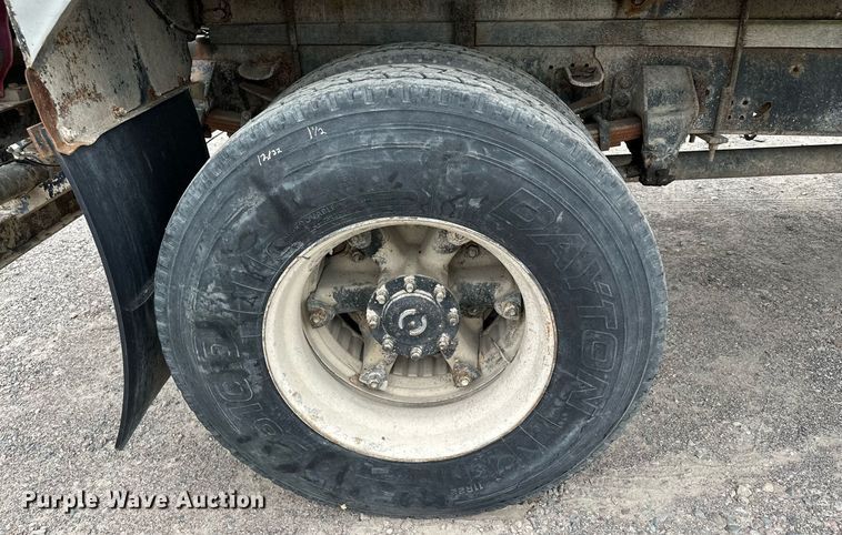 image for item MQ9400 1990 Ford F700  water truck