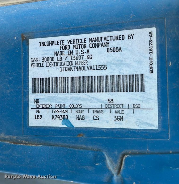 image for item MQ9400 1990 Ford F700  water truck