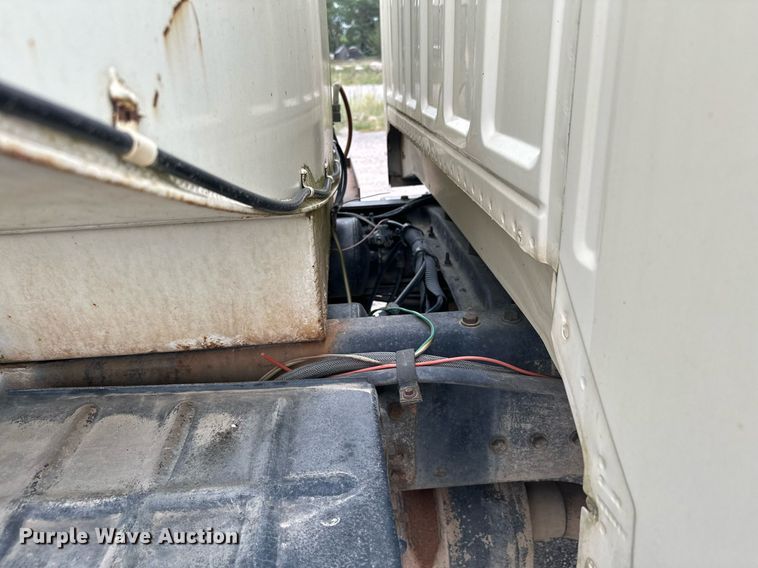 image for item MQ9402 1997 Ford F800  water truck