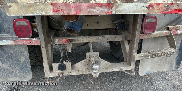 image for item MQ9402 1997 Ford F800  water truck