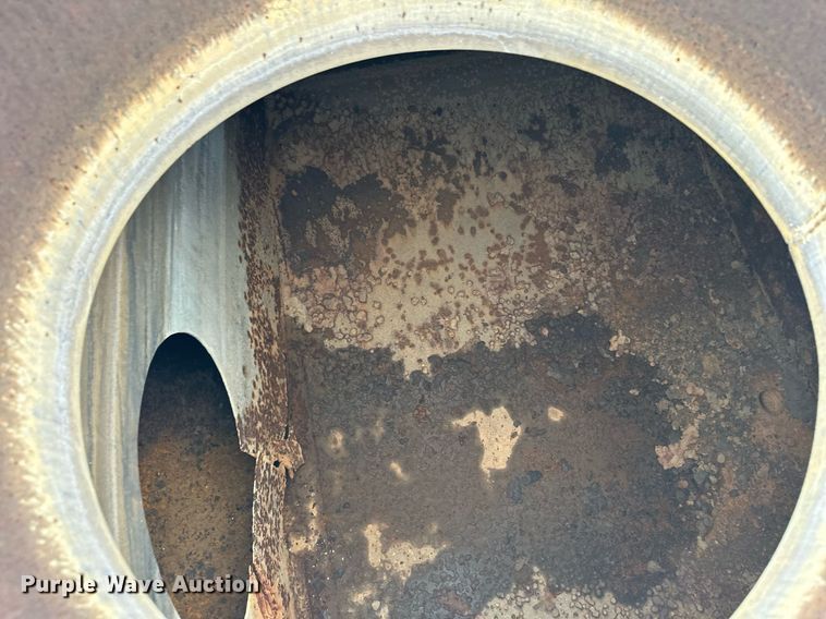 image for item MQ9402 1997 Ford F800  water truck